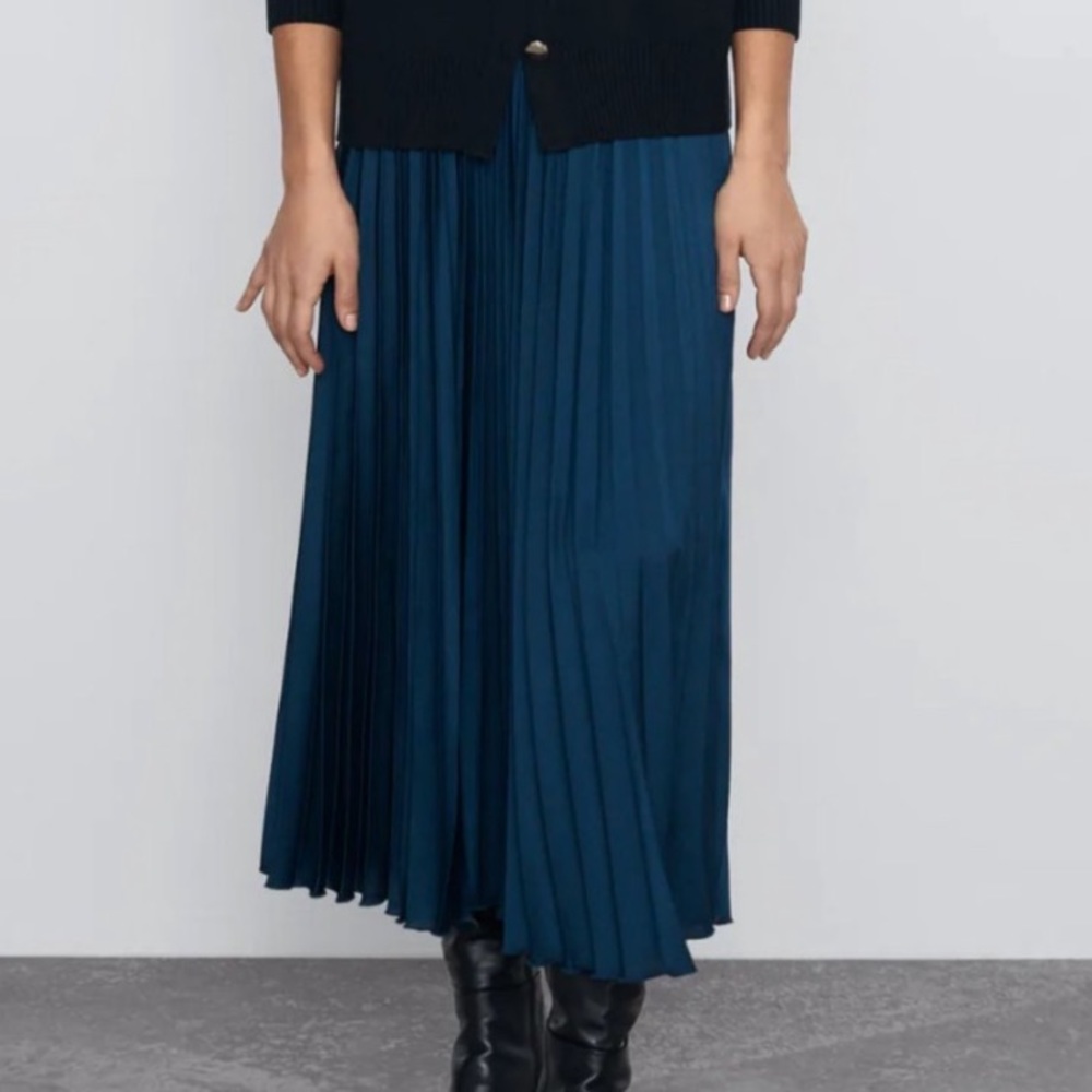 ZARA: NWOT - PLEATED SKIRT